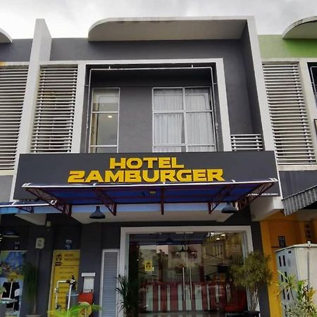 Hotel Zamburger Enstek Sepang Exterior foto