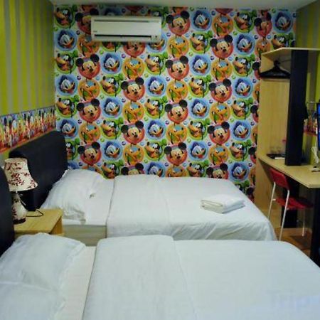 Hotel Zamburger Enstek Sepang Exterior foto