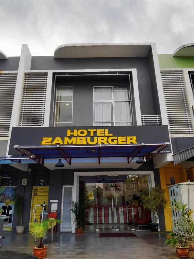 Hotel Zamburger Enstek Sepang Exterior foto