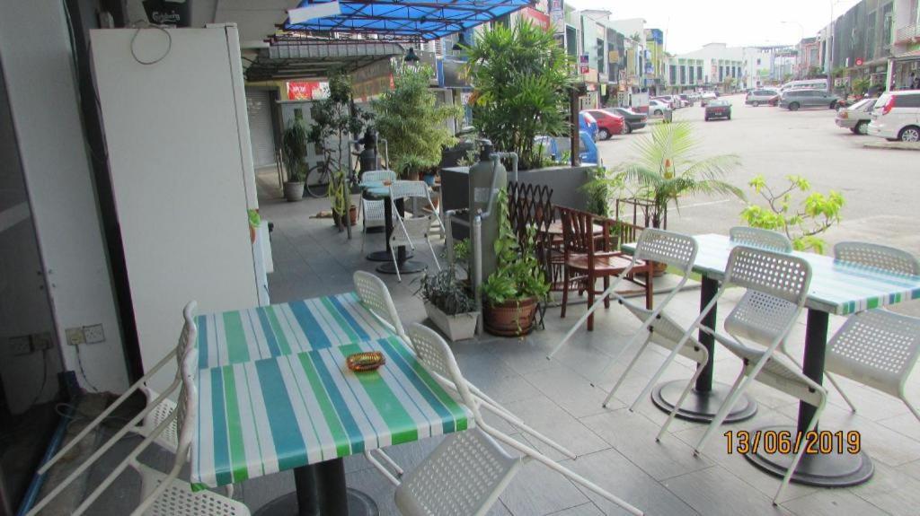 Hotel Zamburger Enstek Sepang Exterior foto