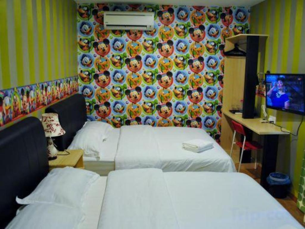 Hotel Zamburger Enstek Sepang Exterior foto