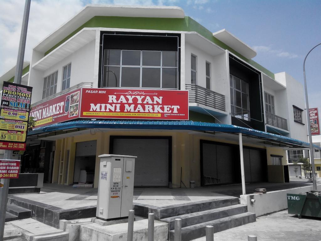 Hotel Zamburger Enstek Sepang Exterior foto