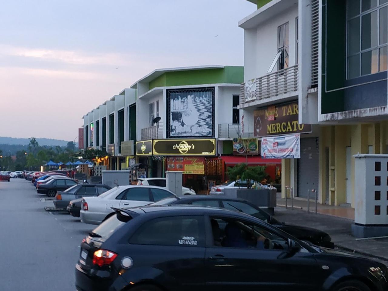 Hotel Zamburger Enstek Sepang Exterior foto